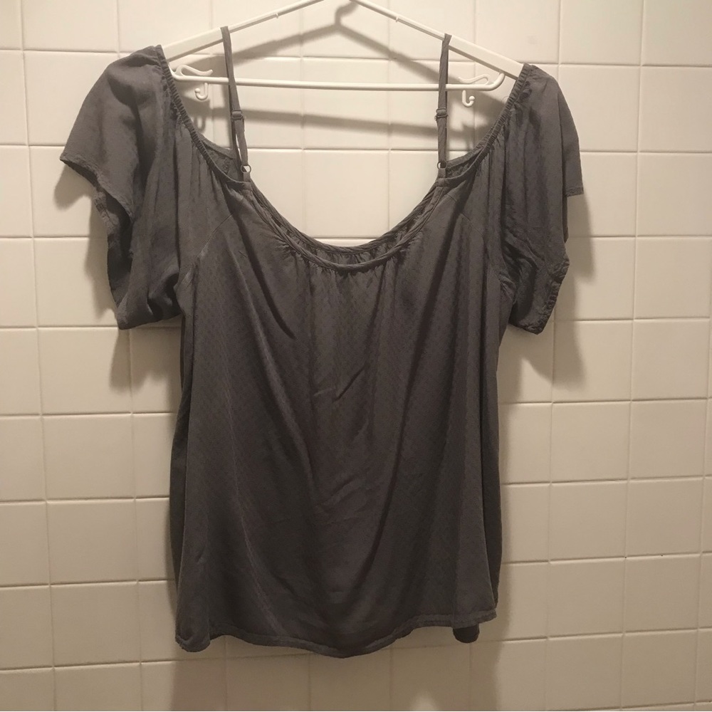 Torrid 2 Women Gray Cold Shoulder Top With Adjustable Straps and Flutter Sleeves